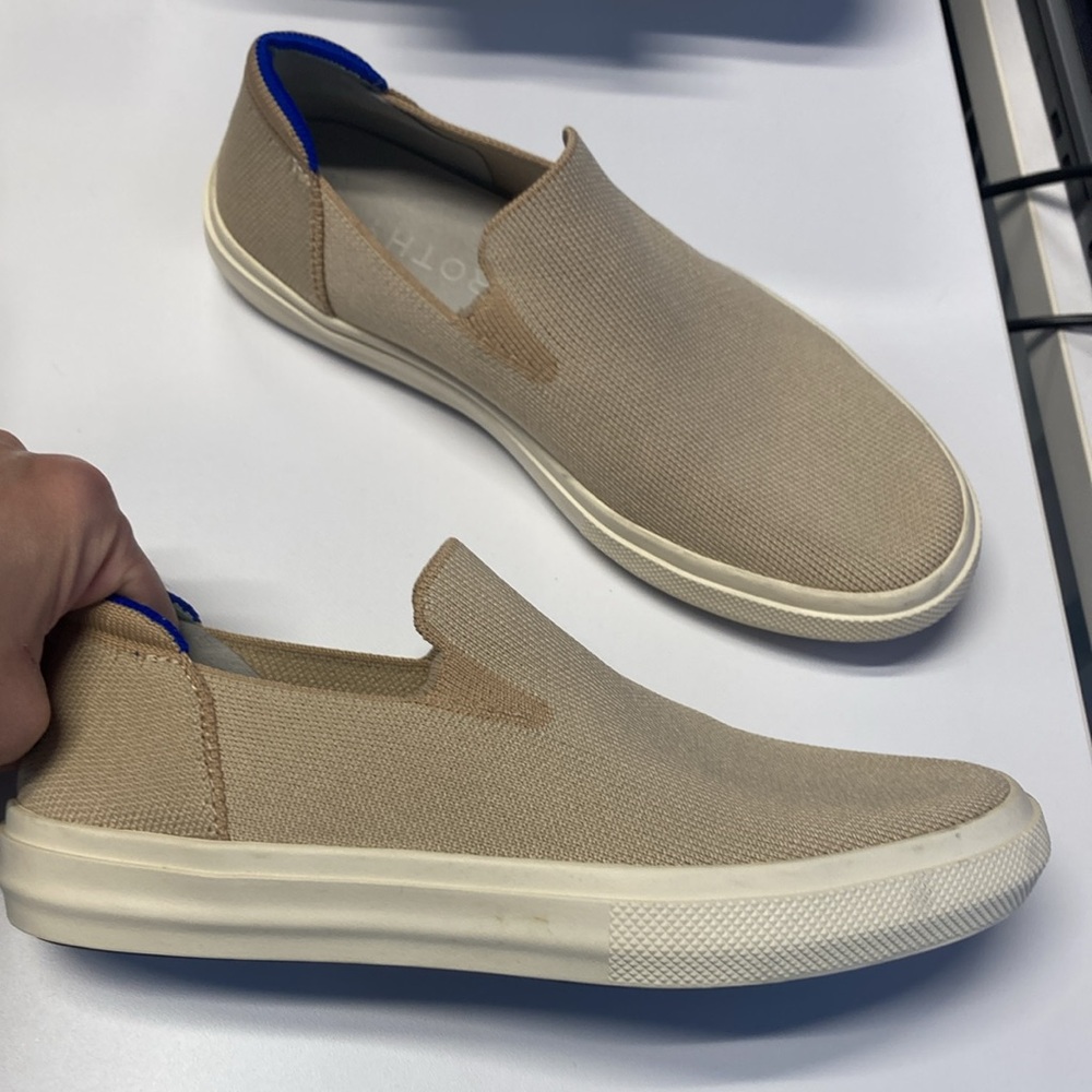 Rothys like new women’s 8.5 beige sand color loafers perfect condition